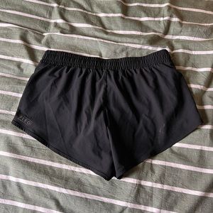 Fleo run around short